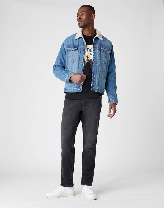 WRANGLER - CZARNA BLUZA Z NADRUKIEM EXPLORER SWEAT W6D0HY100