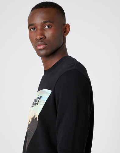 WRANGLER - CZARNA BLUZA Z NADRUKIEM EXPLORER SWEAT W6D0HY100